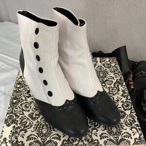 Pleaser Bordello Flora-1023 Black White Victorian Button Booties Heels Size 8